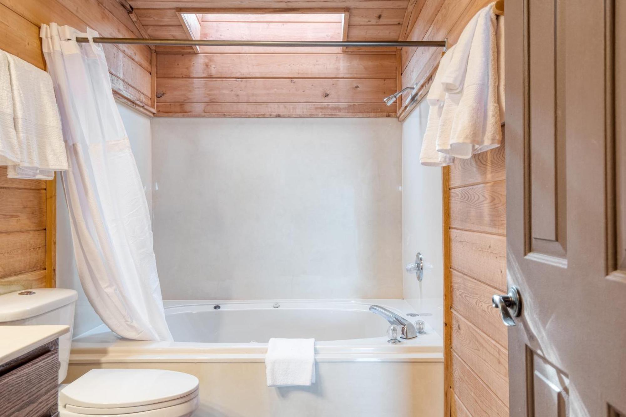 Fontana By Avantstay Gorgeous Mountain Cabin W Views Hot Tub Game Room Гетлинбург Екстериор снимка