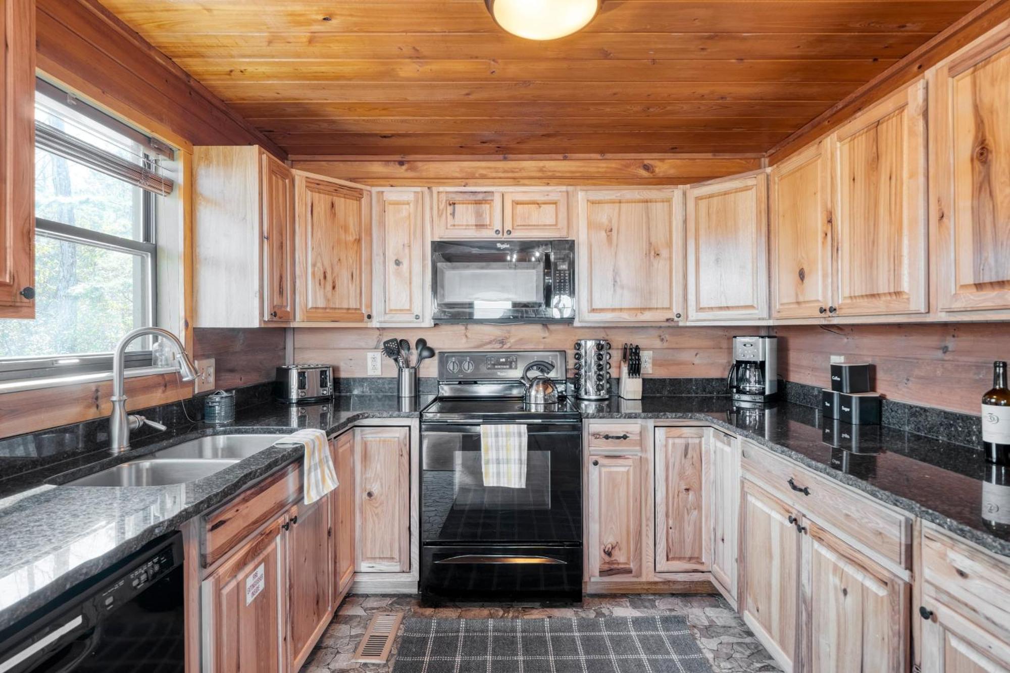 Fontana By Avantstay Gorgeous Mountain Cabin W Views Hot Tub Game Room Гетлинбург Екстериор снимка