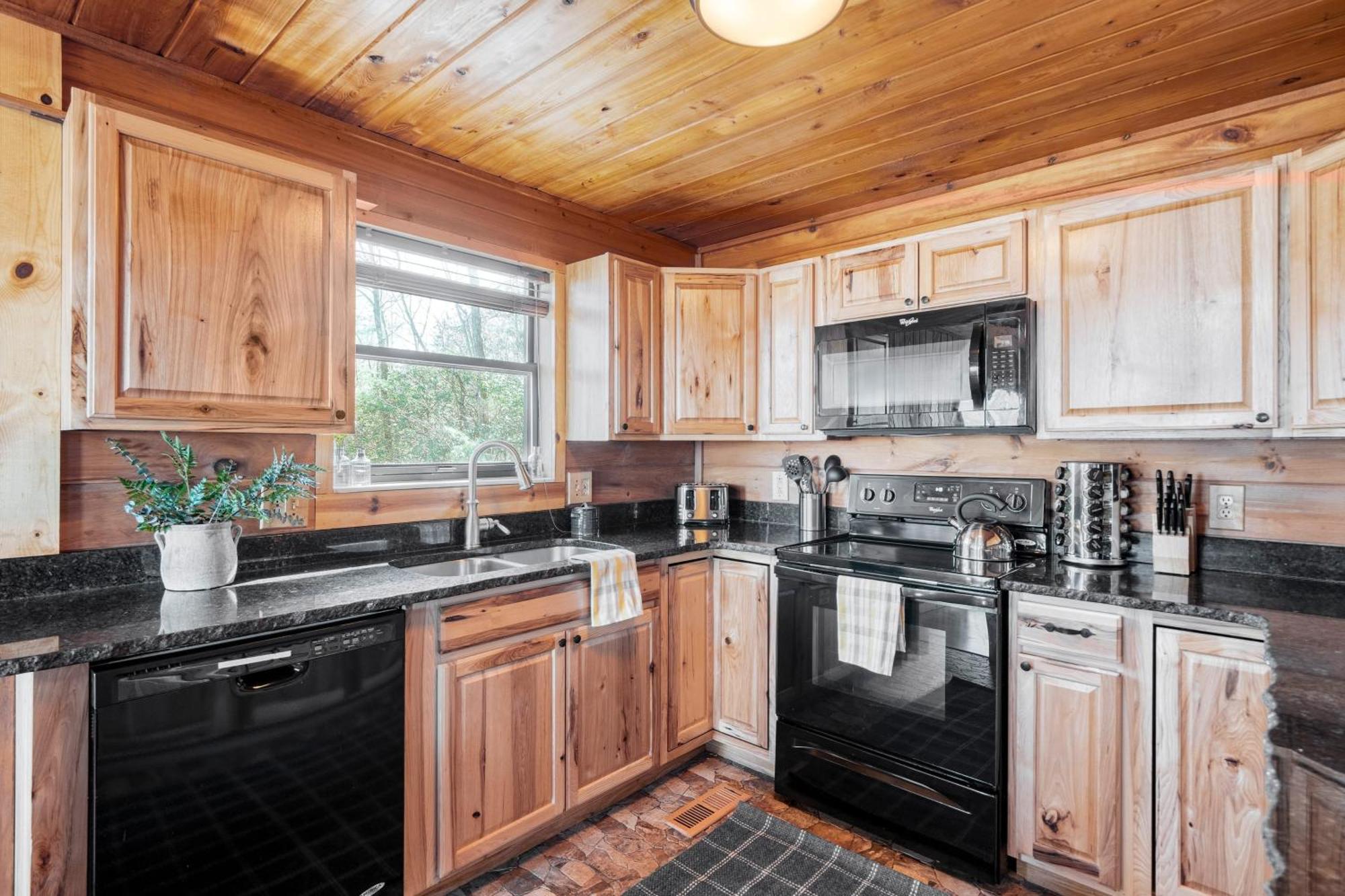 Fontana By Avantstay Gorgeous Mountain Cabin W Views Hot Tub Game Room Гетлинбург Екстериор снимка